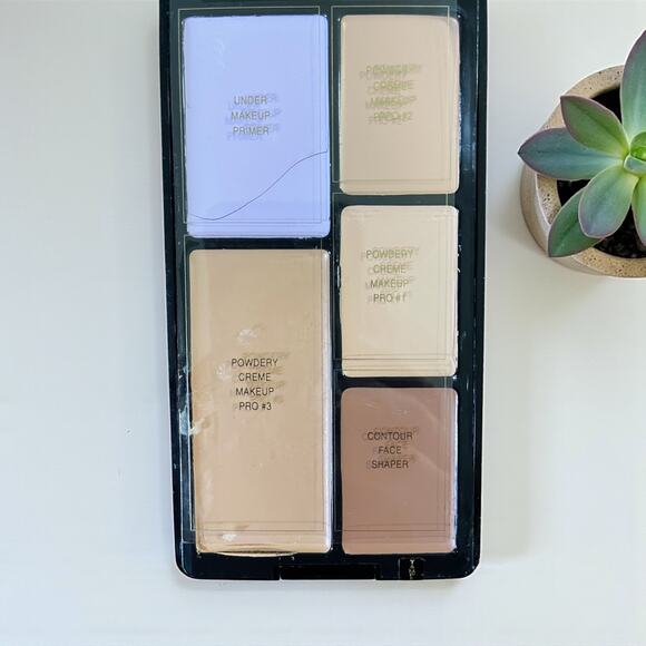 Signature Club A 2 Cases "Flawless Skin Compact" &"Professional Color Compact" - Picture 4 of 5